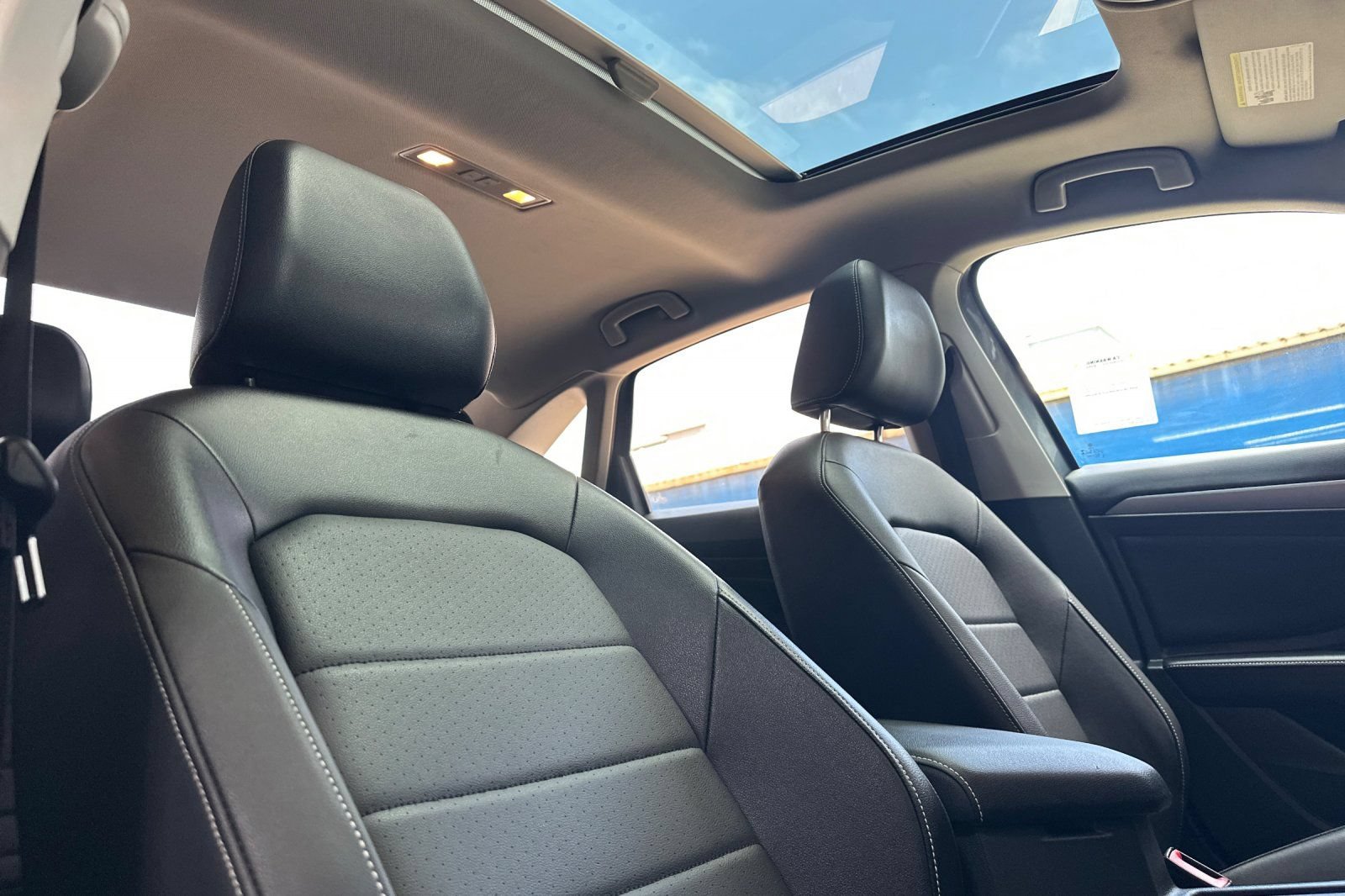 Used 2023 Volkswagen Jetta SE w/ Panoramic Sunroof Package FWD image 16