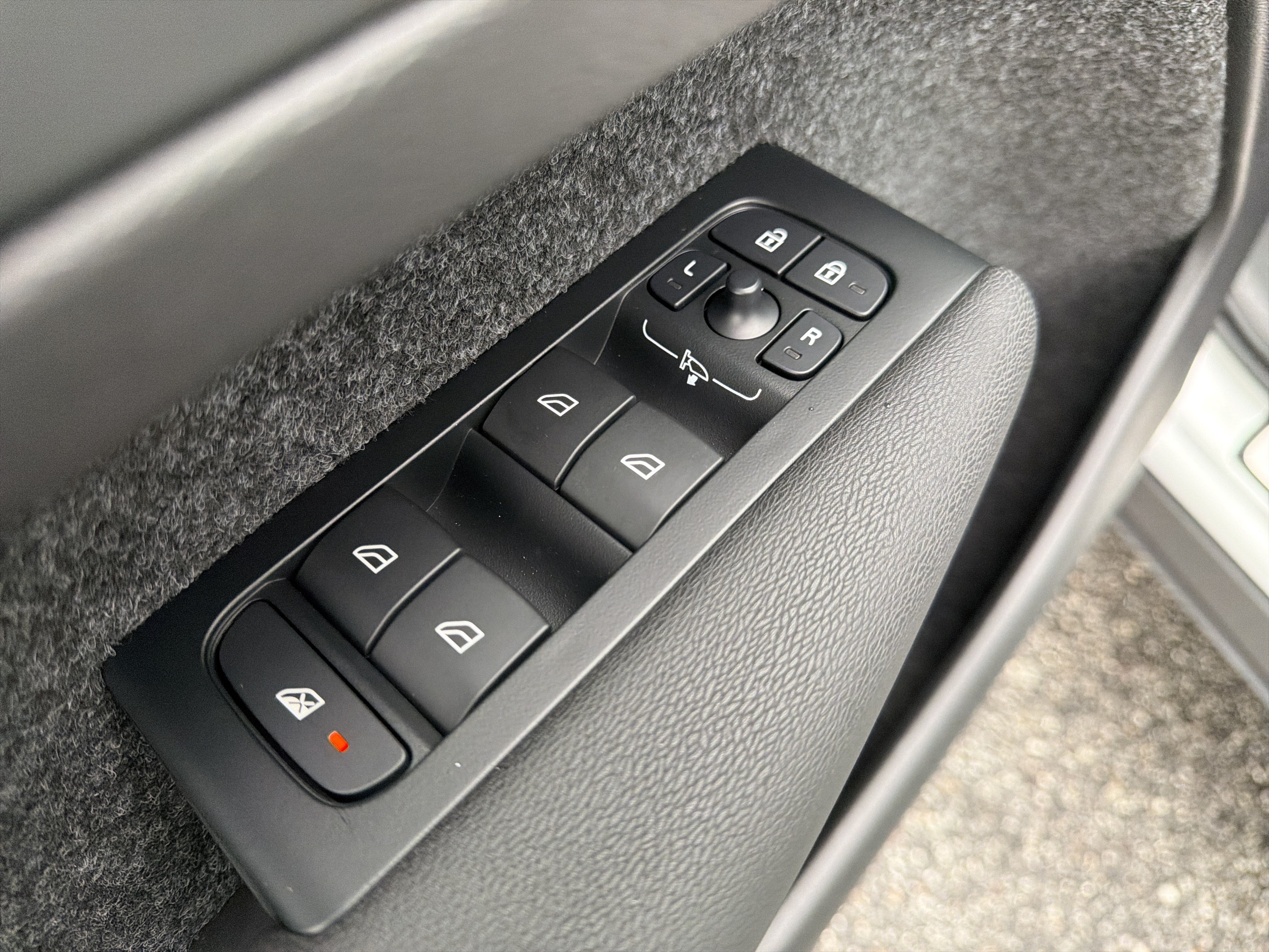 New 2026 Volvo XC40 B4 Core FWD image 14