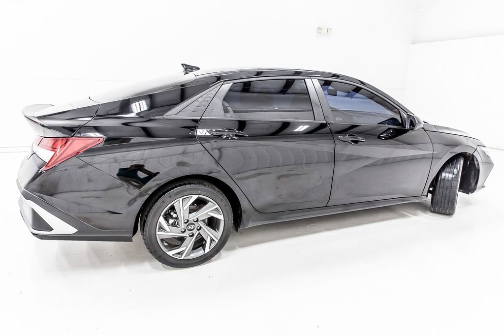 Used 2025 Hyundai Elantra SEL FWD image 7