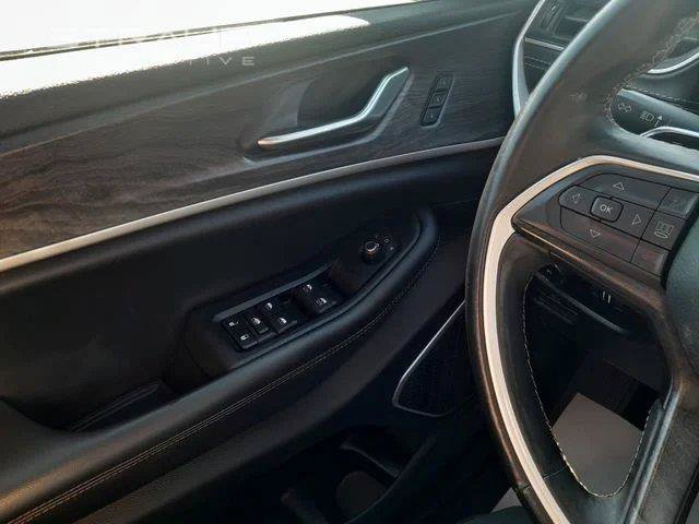 Used 2021 Jeep Grand Cherokee L Limited AWD/4WD image 36