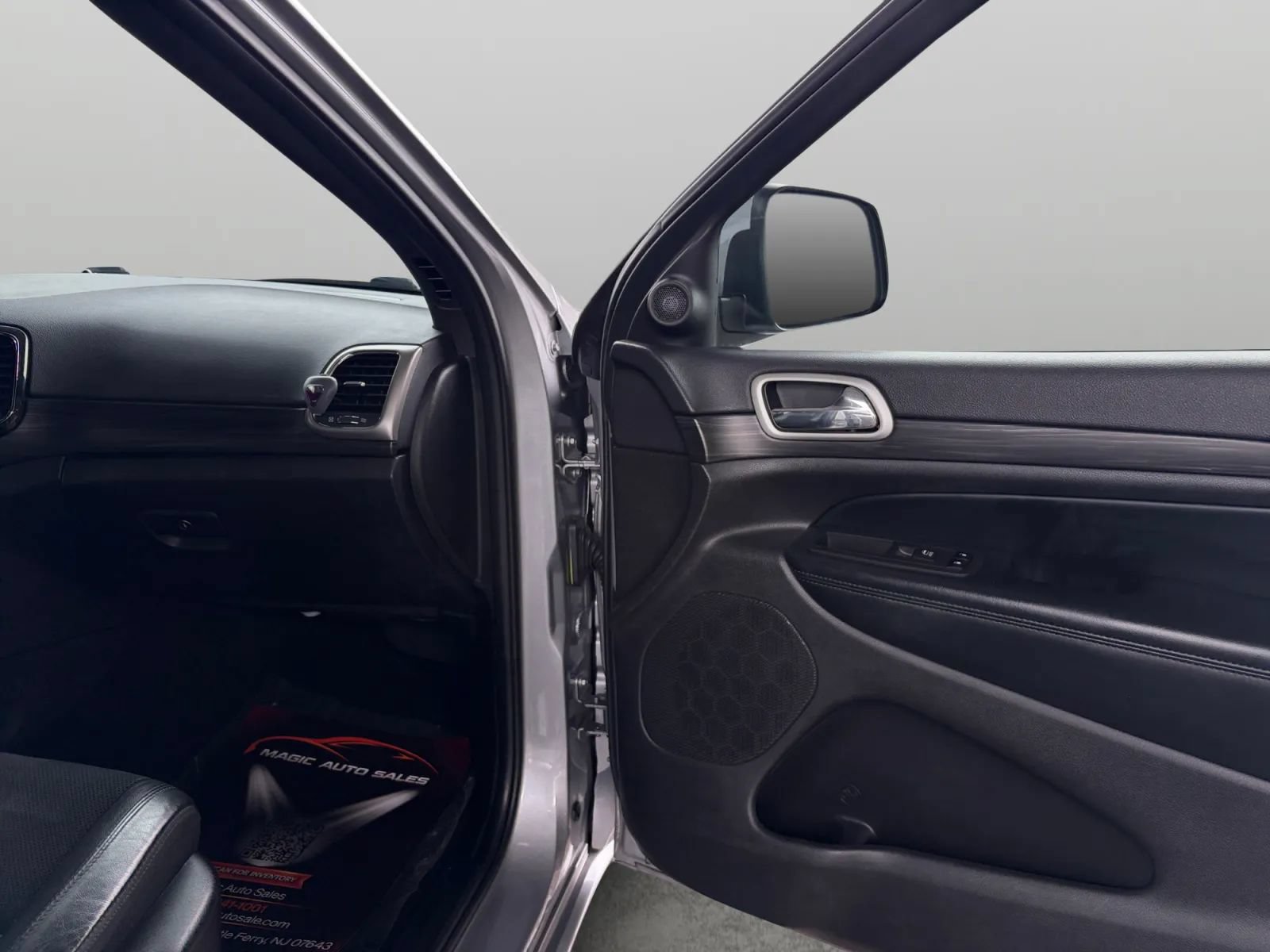 Used 2021 Jeep Grand Cherokee Laredo X AWD/4WD image 19