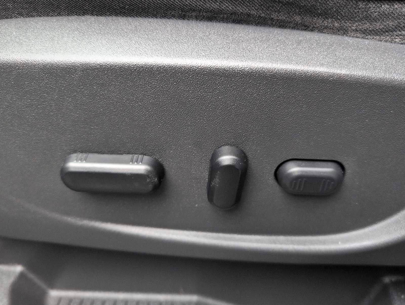 Used 2014 Ford Escape Titanium w/ Equipment Group 401A image 17