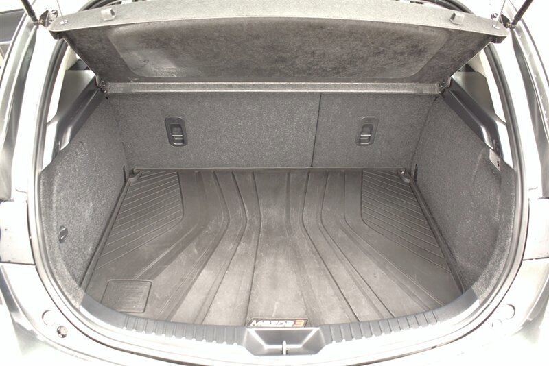 Used 2013 MAZDA MAZDA3 i Touring w/ Preferred Equipment Pkg FWD image 29