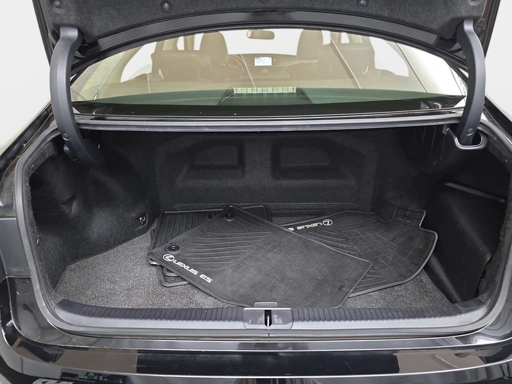 Used 2015 Lexus ES 300h w/ Navigation System Package FWD image 12