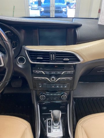 Used 2018 INFINITI QX30 Premium w/ Navigation Package AWD/4WD image 17