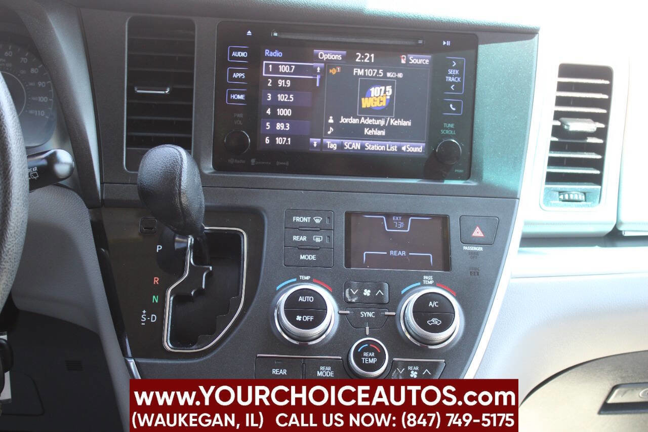 Used 2017 Toyota Sienna LE image 21