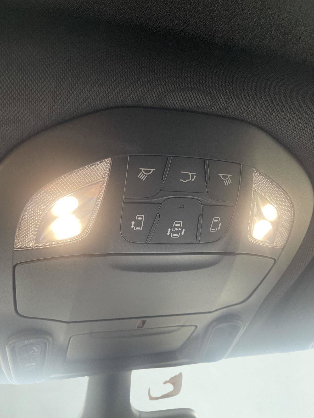 Used 2023 Chrysler Pacifica Limited w/ Uconnect Theater Family Group FWD image 21