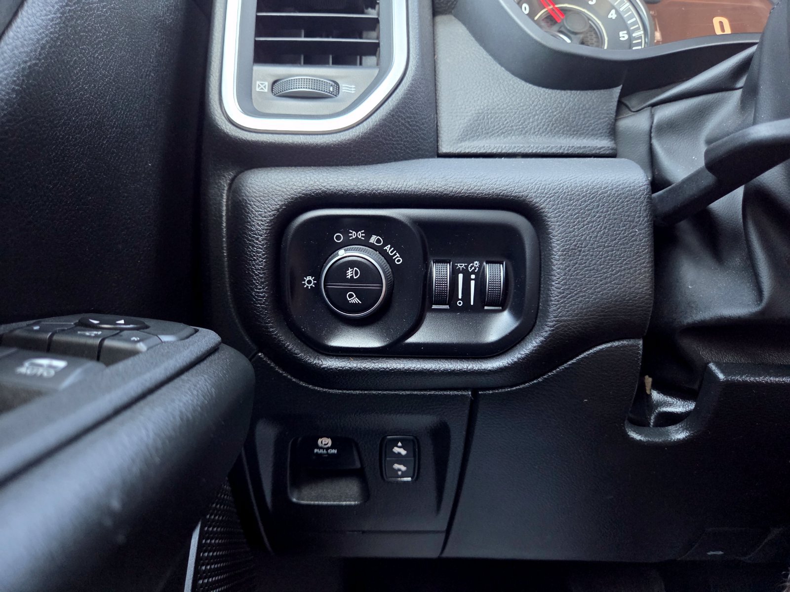 Used 2025 RAM 1500 Big Horn AWD/4WD image 42