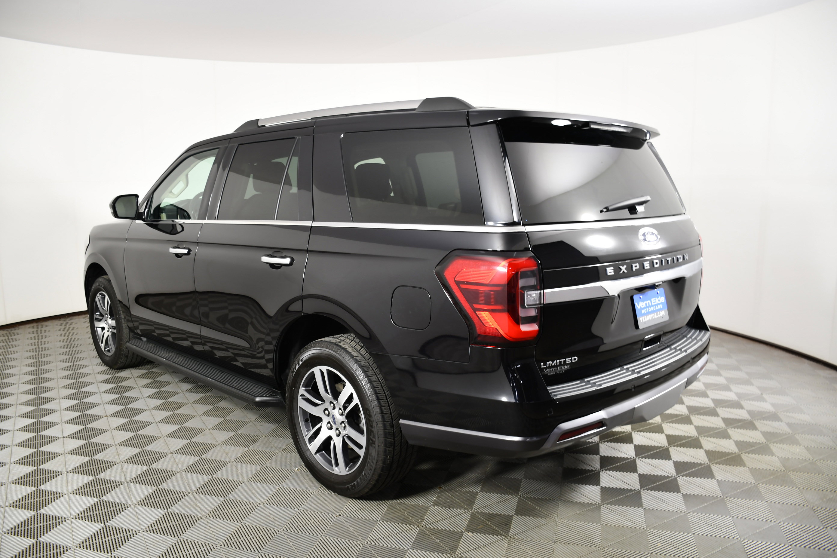 Used 2024 Ford Expedition Limited image 7