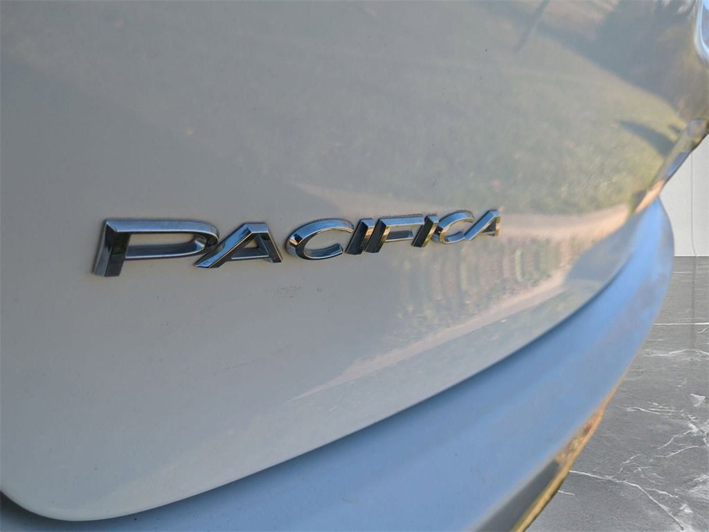 Used 2020 Chrysler Pacifica Touring-L image 25