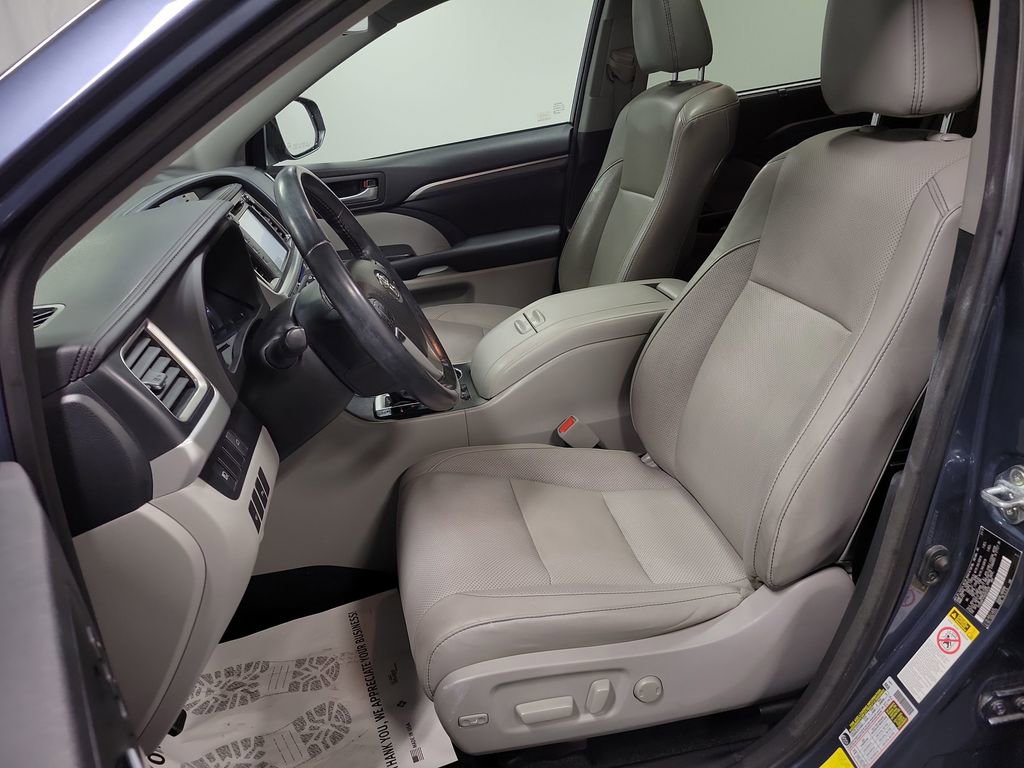 Used 2017 Toyota Highlander Limited image 13