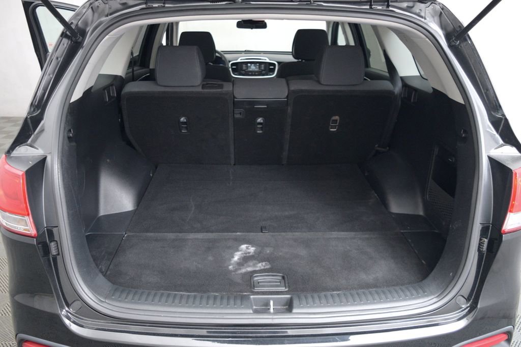 Used 2016 Kia Sorento LX image 19