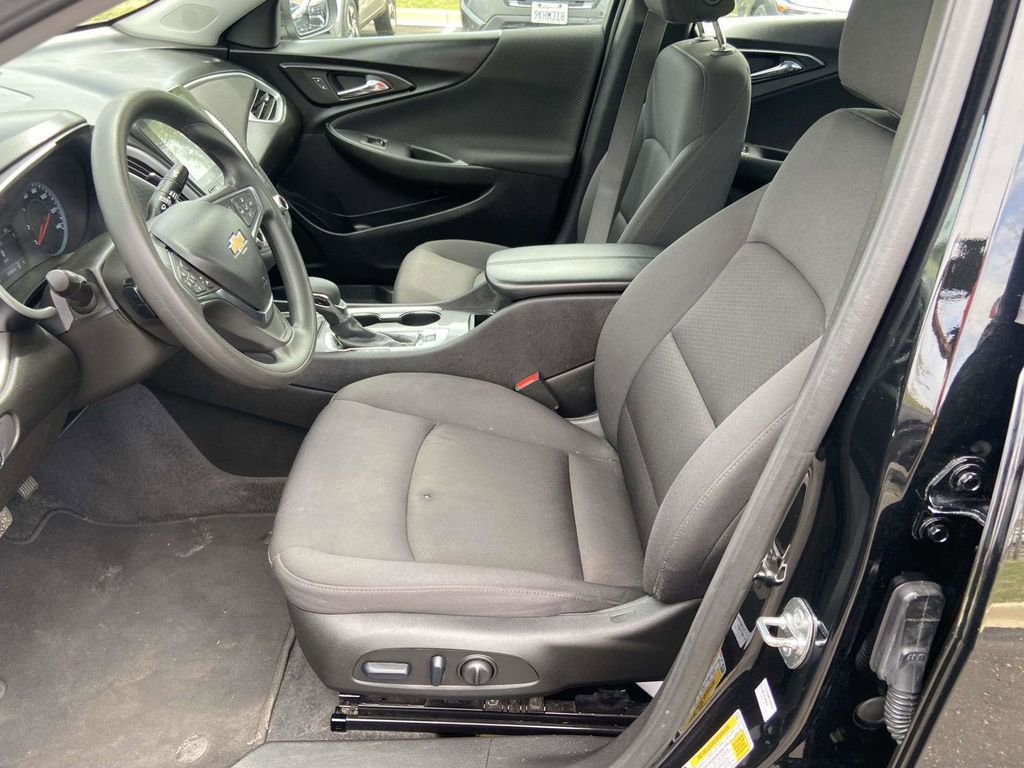 Used 2025 Chevrolet Malibu LT FWD image 16