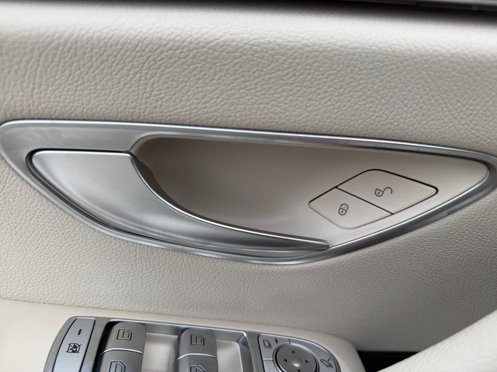 Used 2022 Mercedes-Benz E 350 Sedan image 25