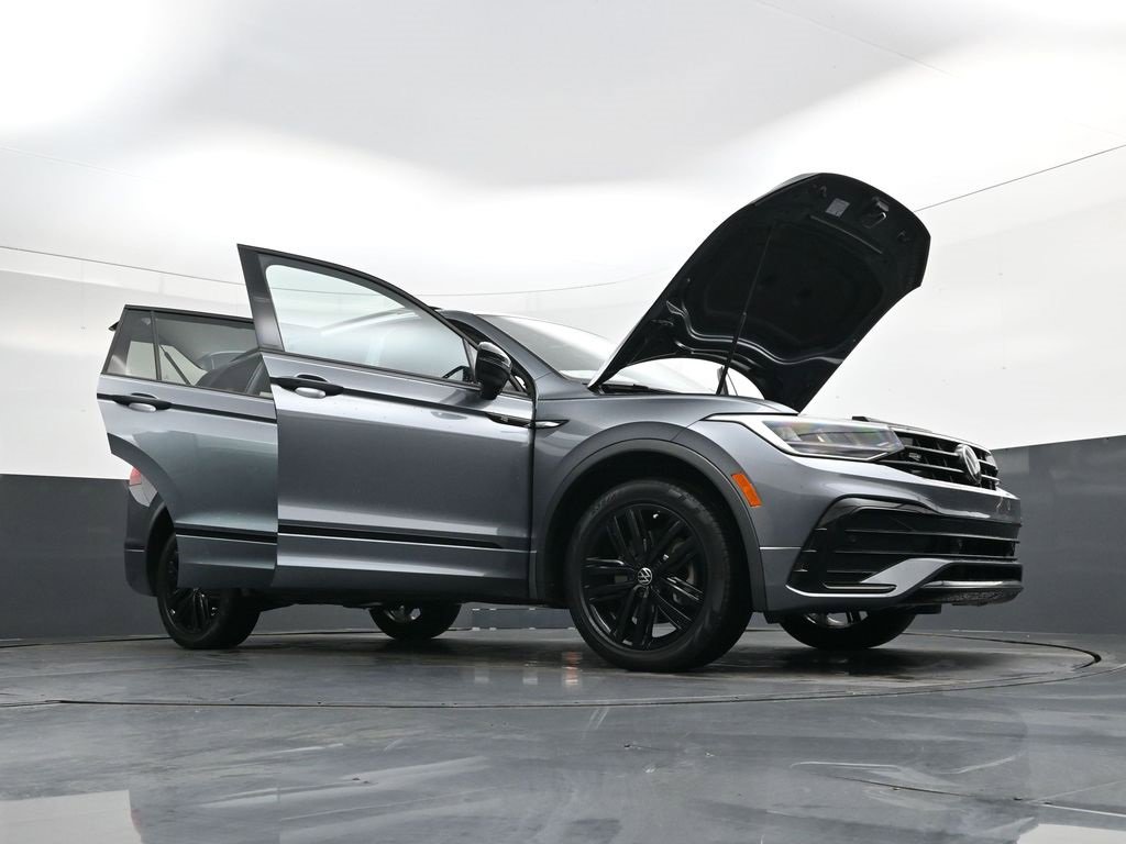 Used 2022 Volkswagen Tiguan SE R-Line image 45