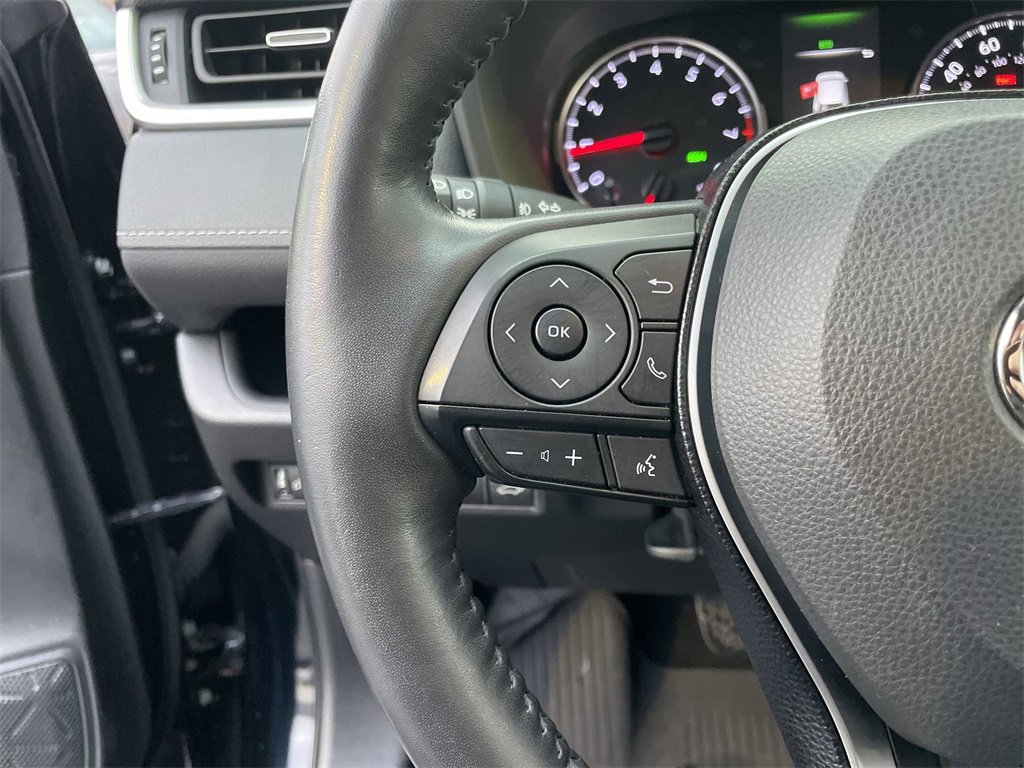 Used 2021 Toyota RAV4 XLE Premium image 17