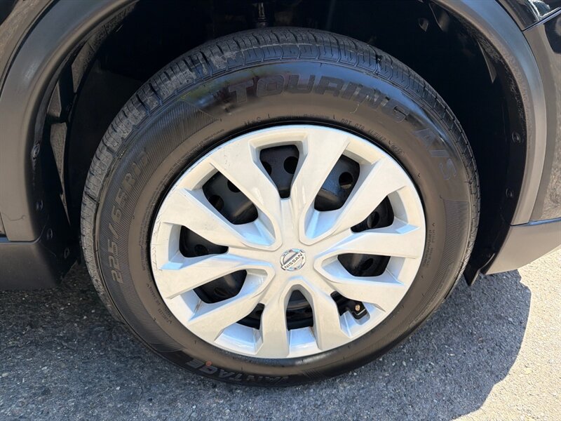 Used 2020 Nissan Rogue S FWD image 25
