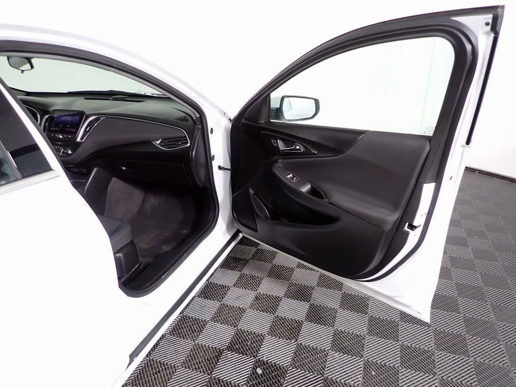Used 2020 Chevrolet Malibu LT image 30