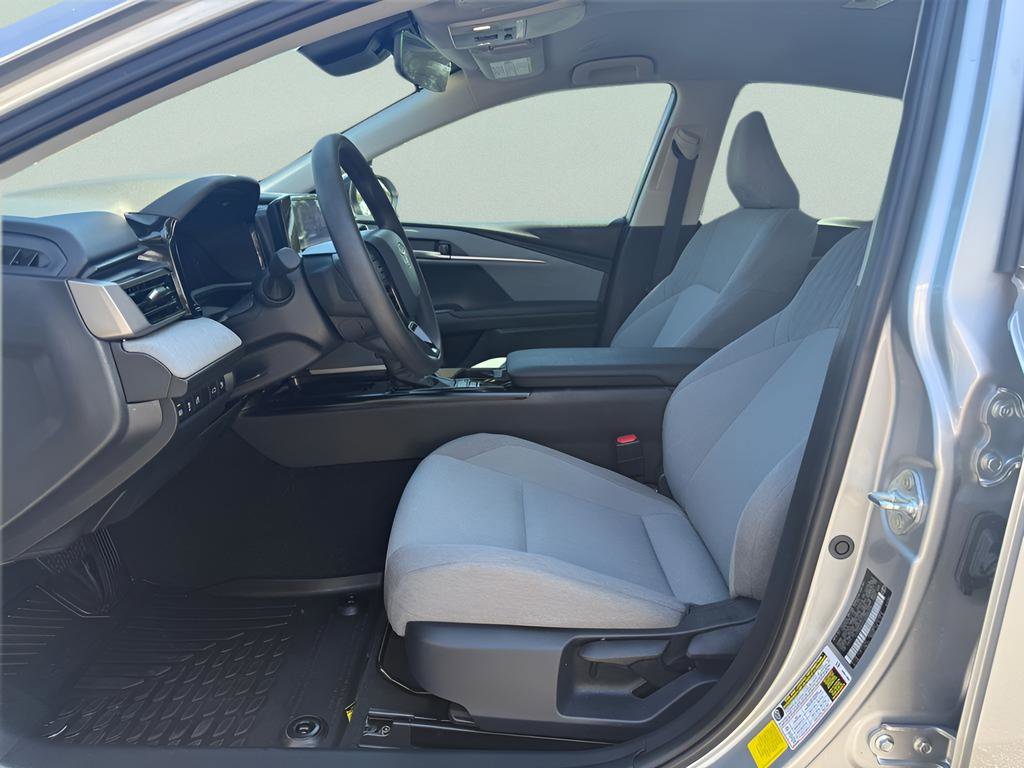 Used 2025 Toyota Camry LE image 9