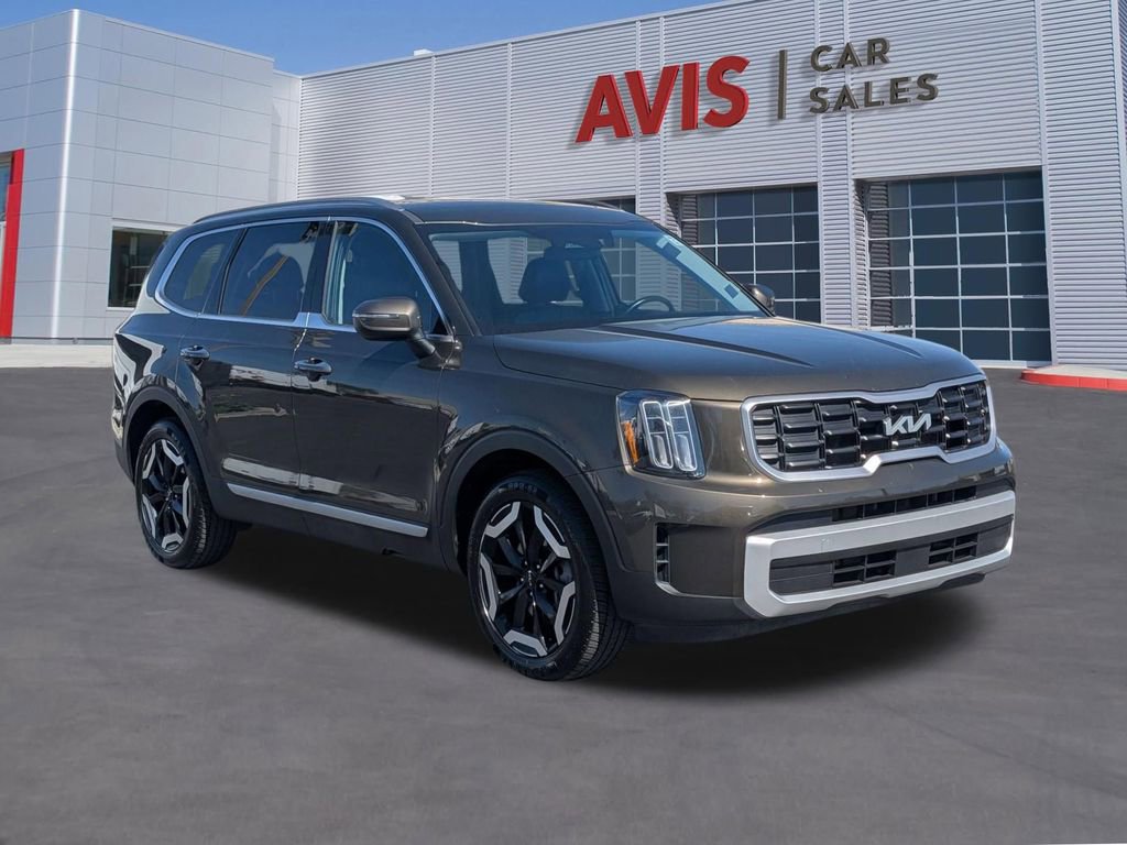 Used 2025 Kia Telluride S image 3