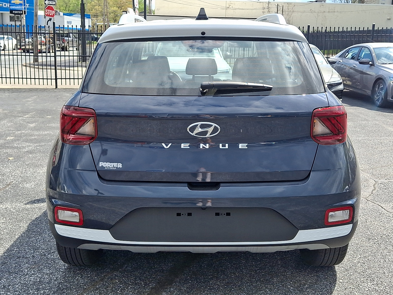 Certified 2022 Hyundai Venue Limited w/ Cargo Package image 5