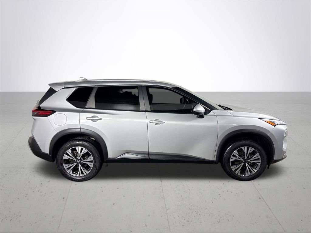 Used 2022 Nissan Rogue SV image 5