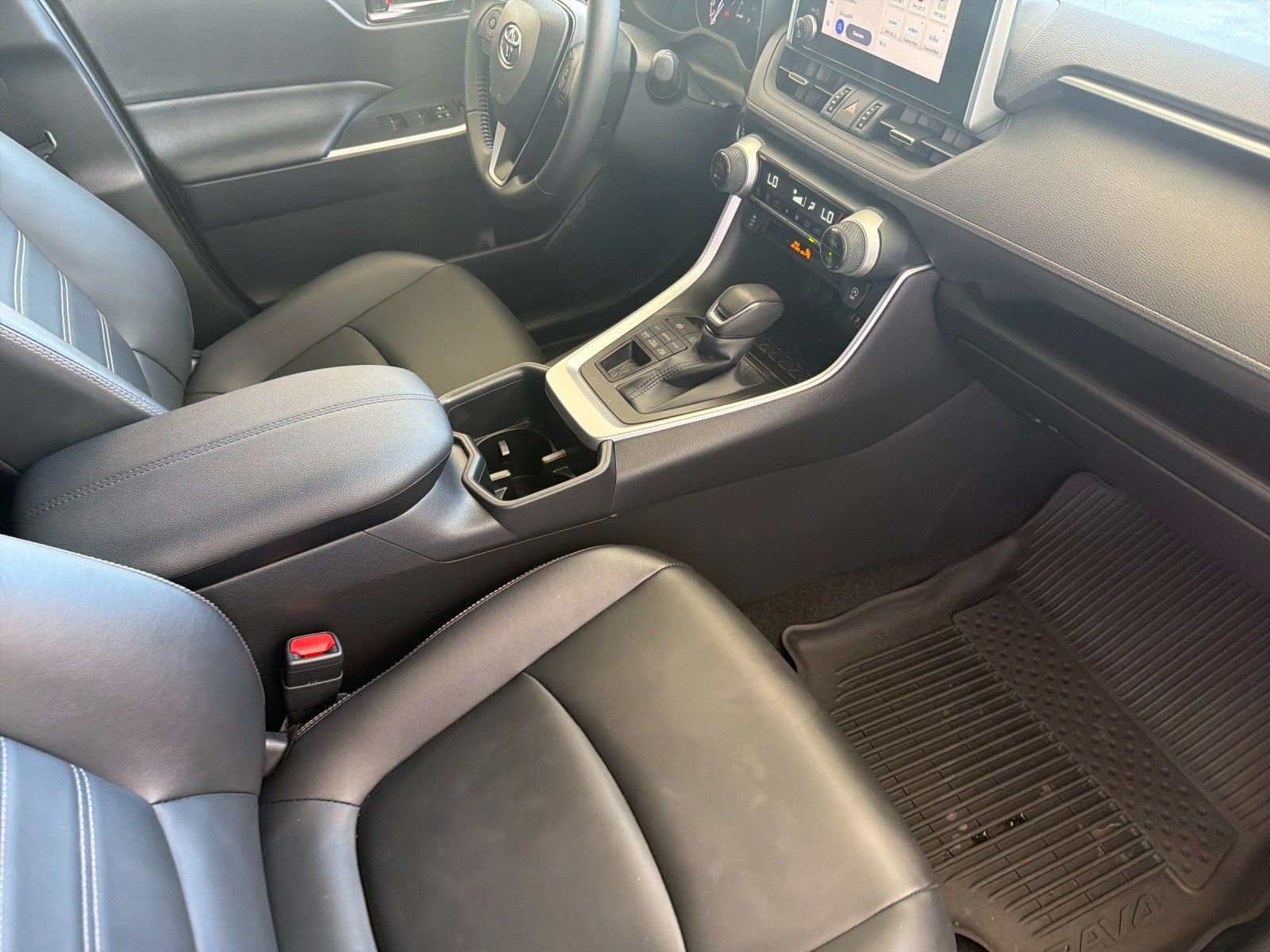Used 2025 Toyota RAV4 XLE Premium AWD/4WD image 17