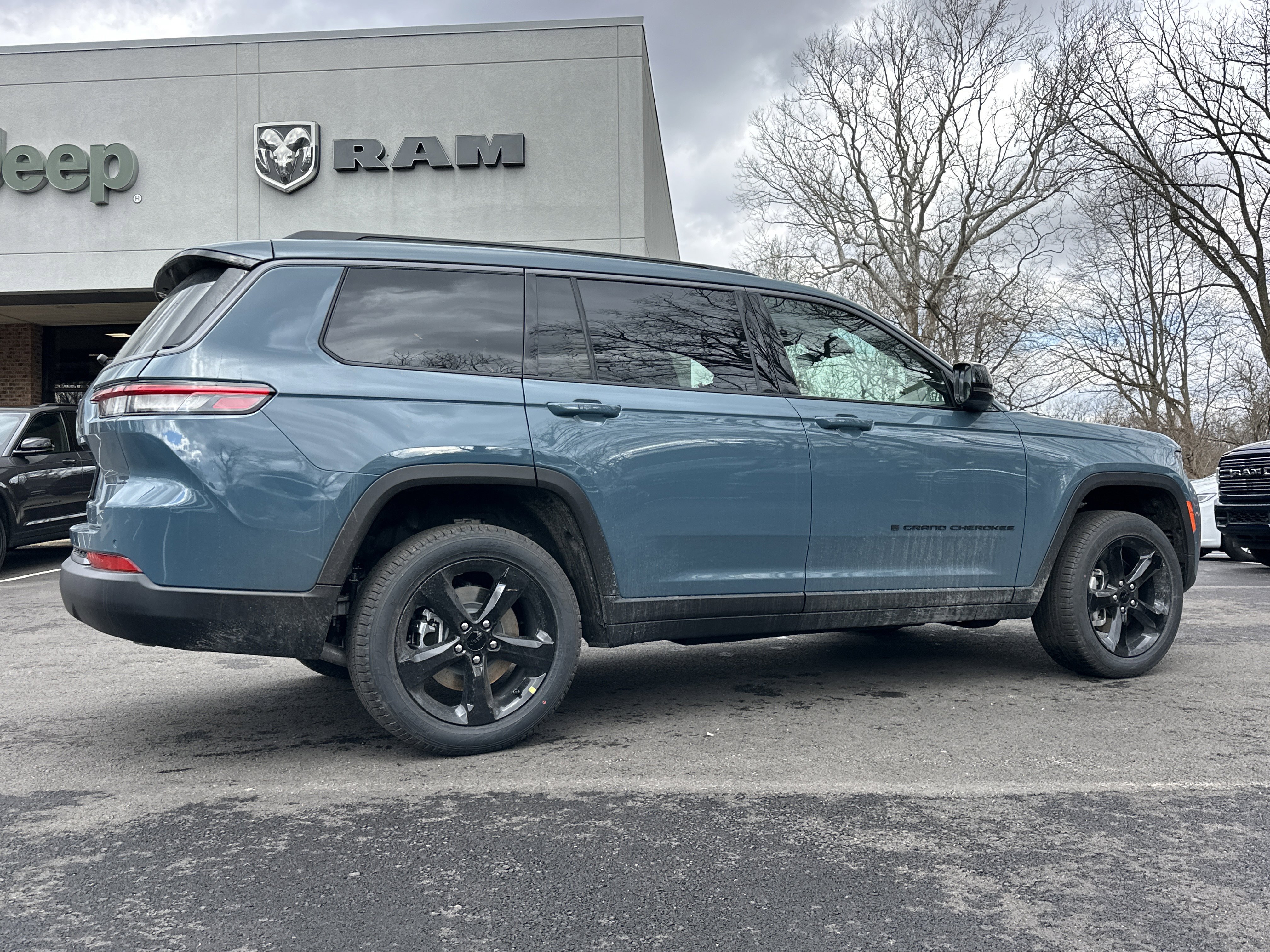 New 2026 Jeep Grand Cherokee L Limited w/ Limited Altitude Package AWD/4WD image 19