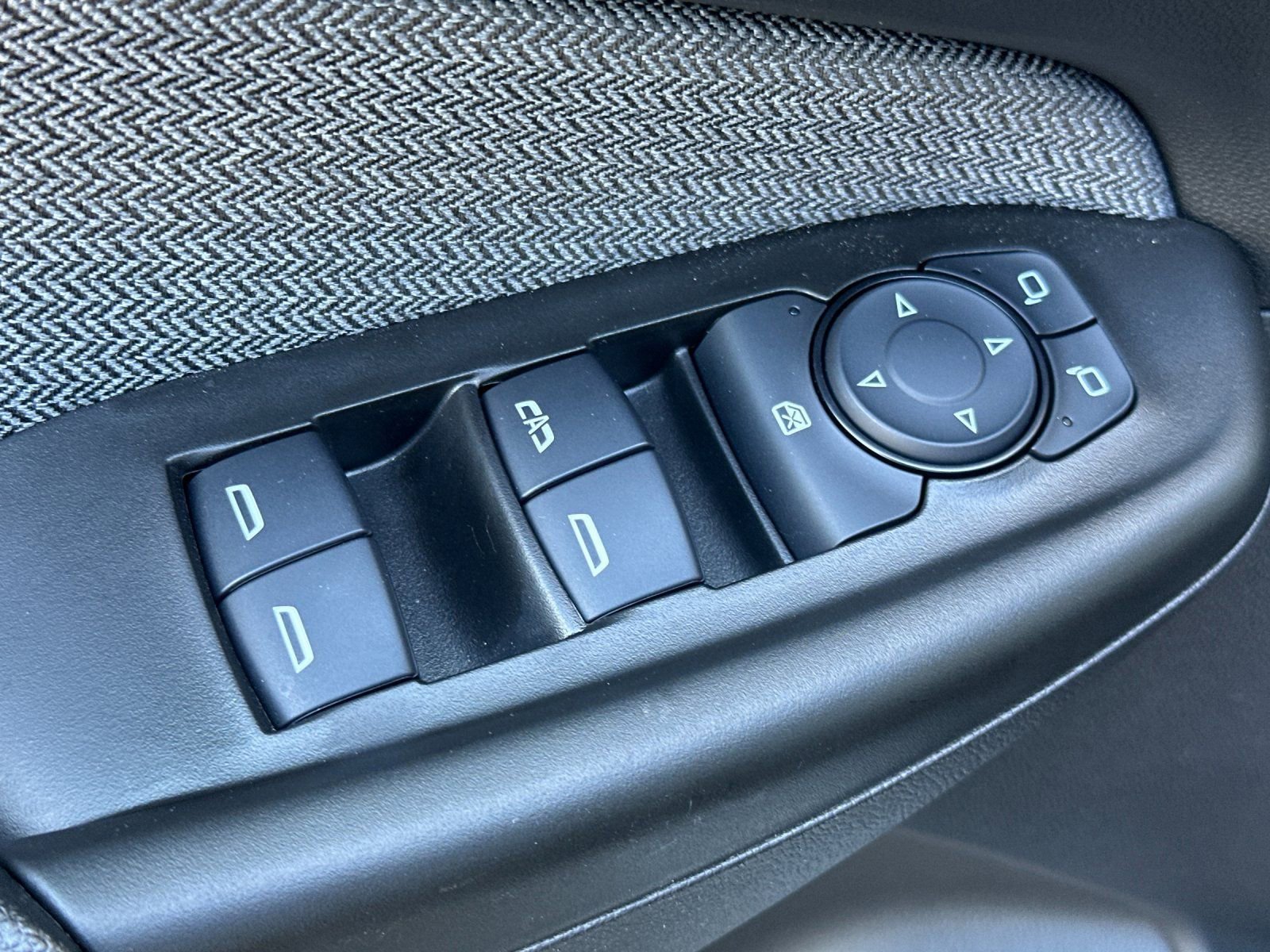 Used 2024 Chevrolet TrailBlazer LT w/ LT Cold Weather Package image 12