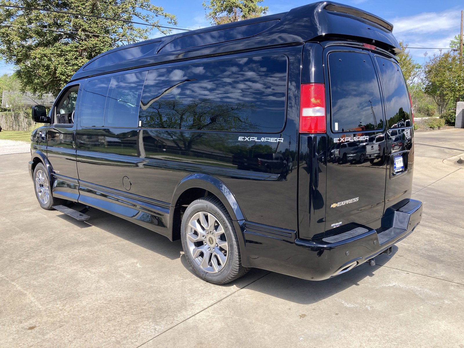 New 2026 Chevrolet Express 2500 Extended w/ Driver Convenience Package image 8