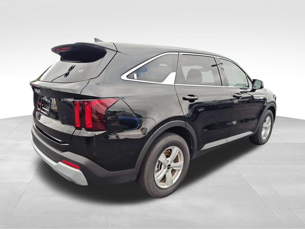Used 2026 Kia Sorento LX FWD image 5