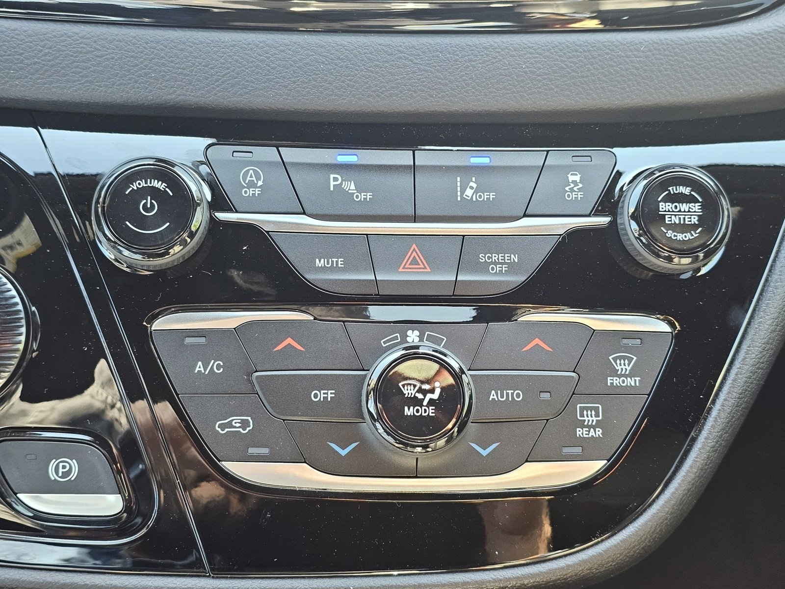 New 2026 Chrysler Voyager LX image 14