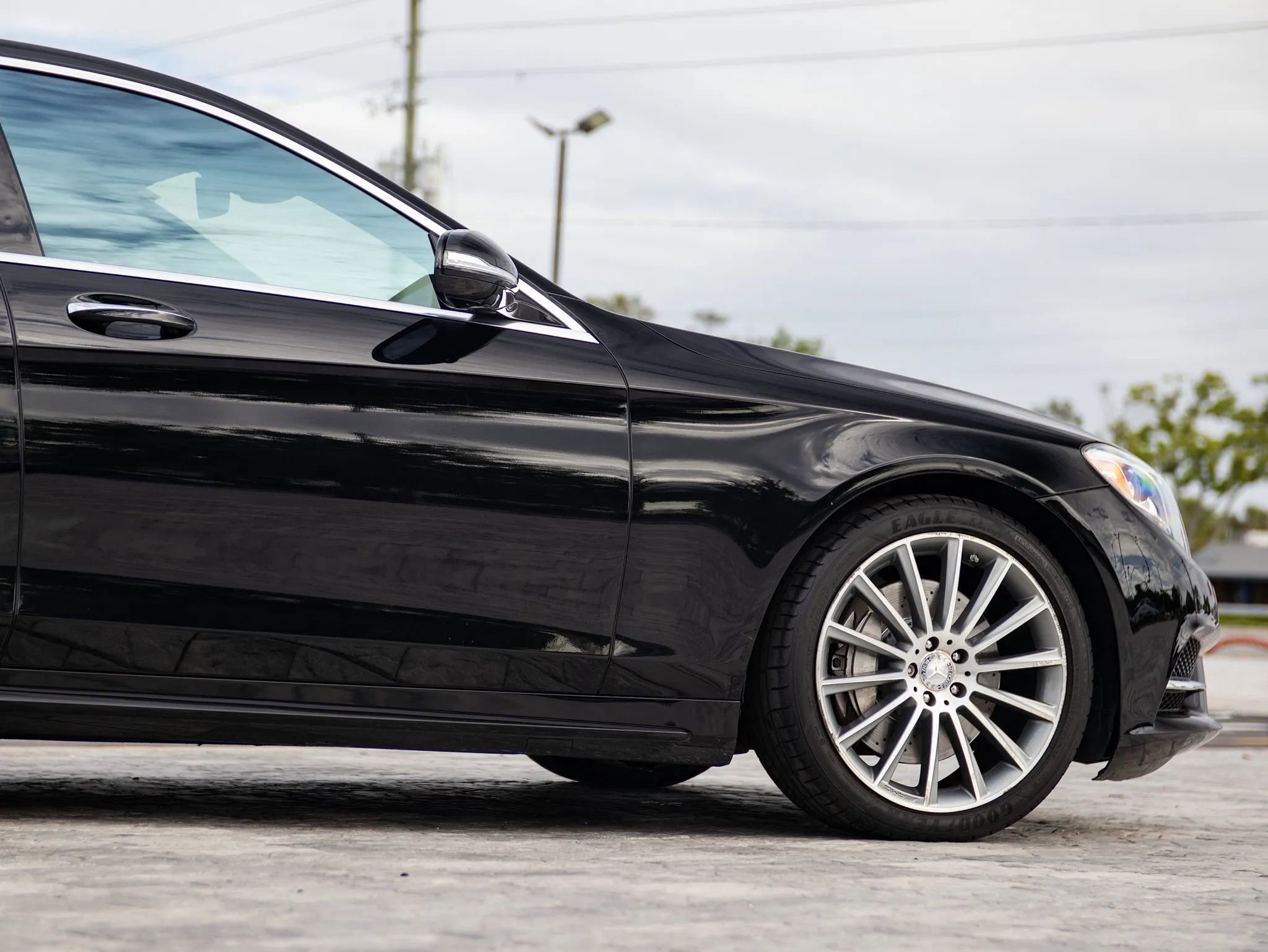 Used 2015 Mercedes-Benz S 550 Sedan image 18