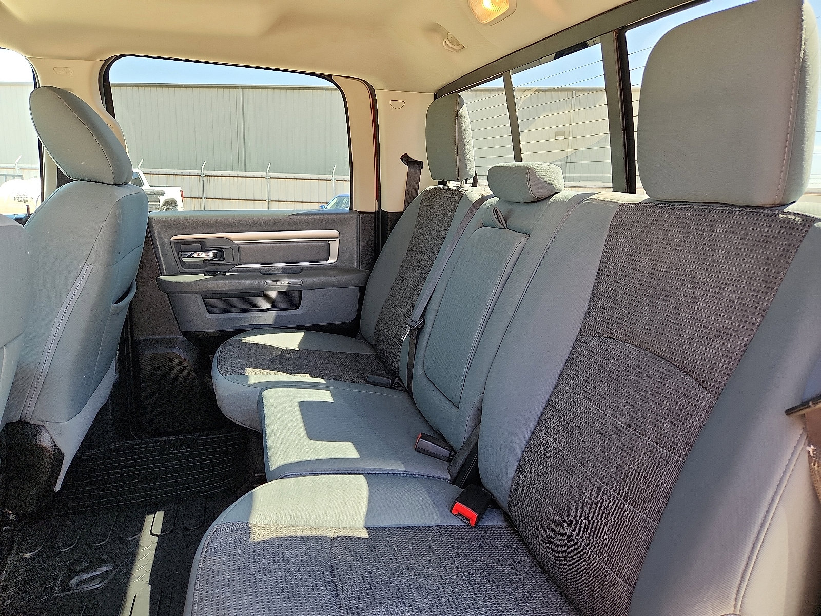 Used 2018 RAM 1500 SLT AWD/4WD image 9