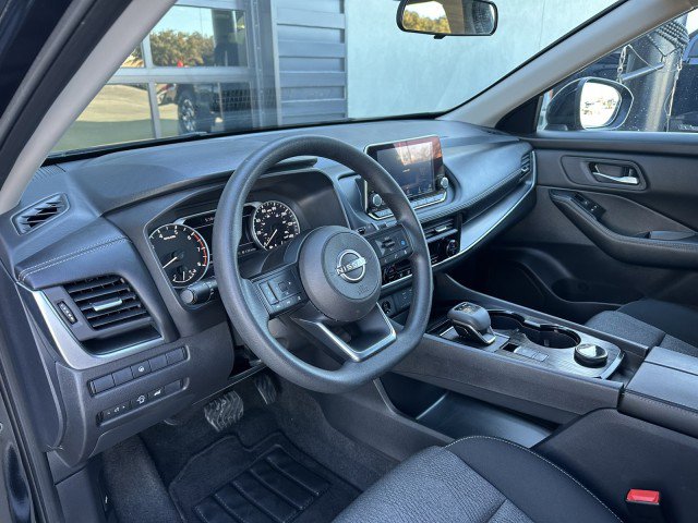 Used 2024 Nissan Rogue SV image 12
