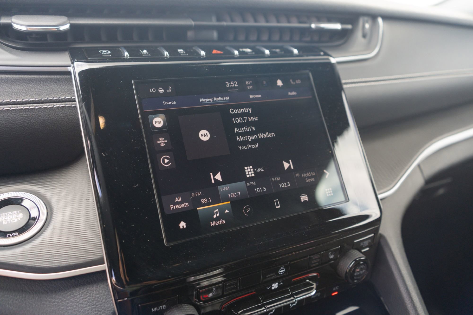 Used 2023 Jeep Grand Cherokee Altitude AWD/4WD image 17