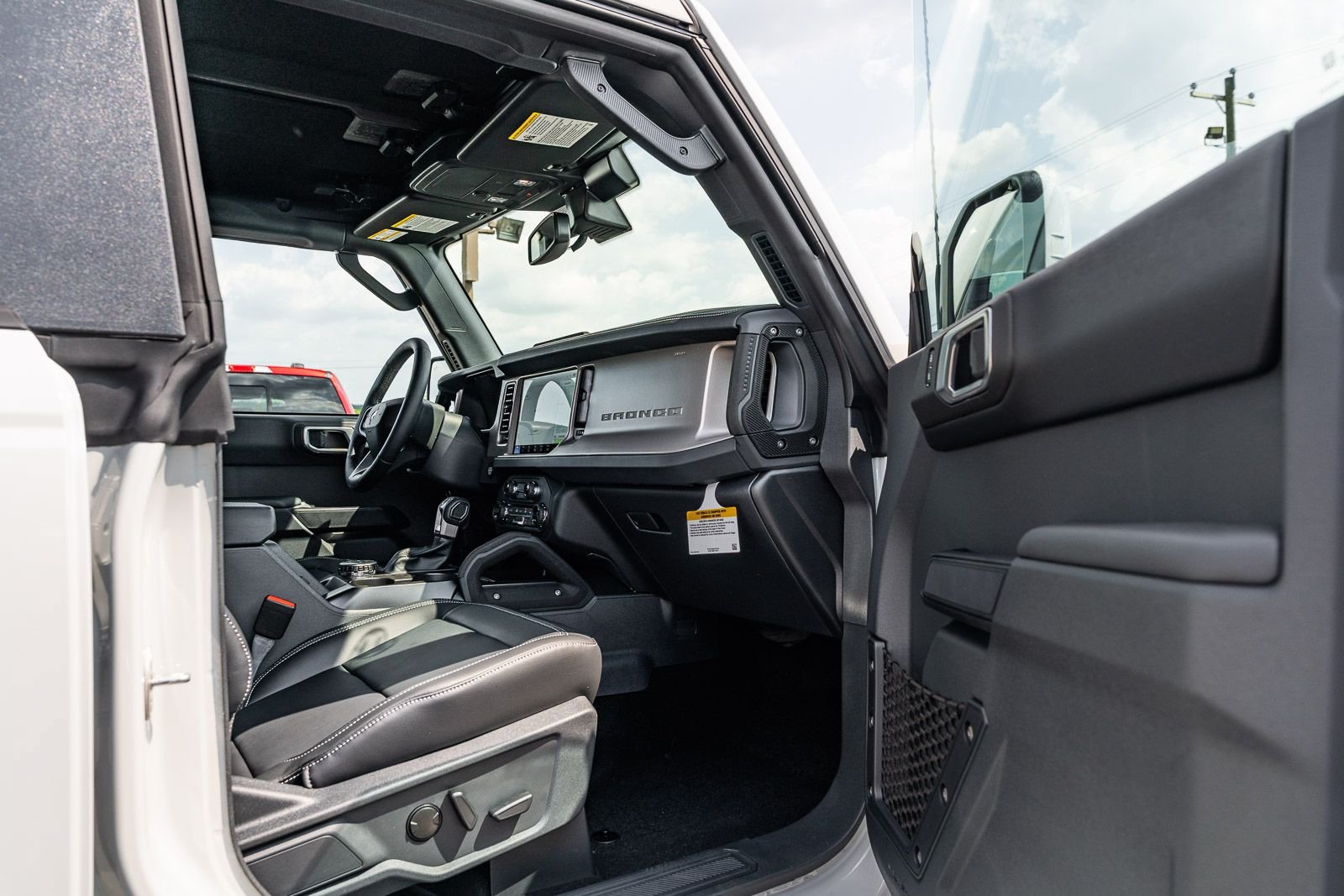 New 2026 Ford Bronco Outer Banks w/ Sasquatch Package AWD/4WD image 7