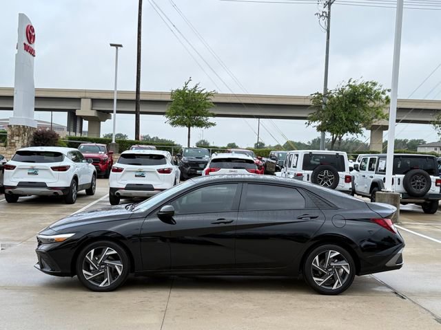 Used 2025 Hyundai Elantra Sport image 7