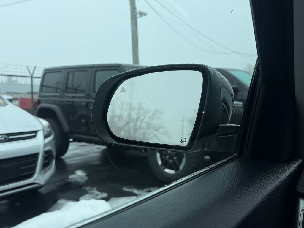 Used 2022 Jeep Cherokee Latitude Lux w/ Mopar Interior Package image 18