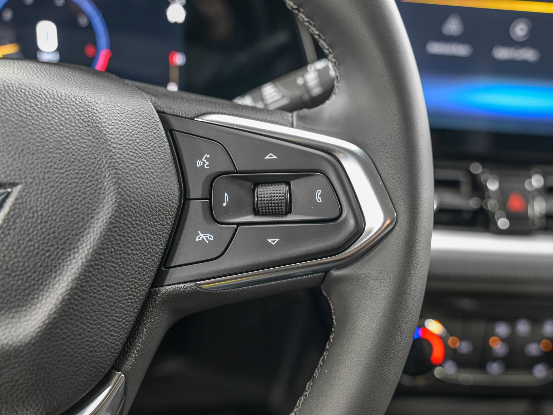 Used 2024 Chevrolet TrailBlazer LT w/ LT Cold Weather Package image 19