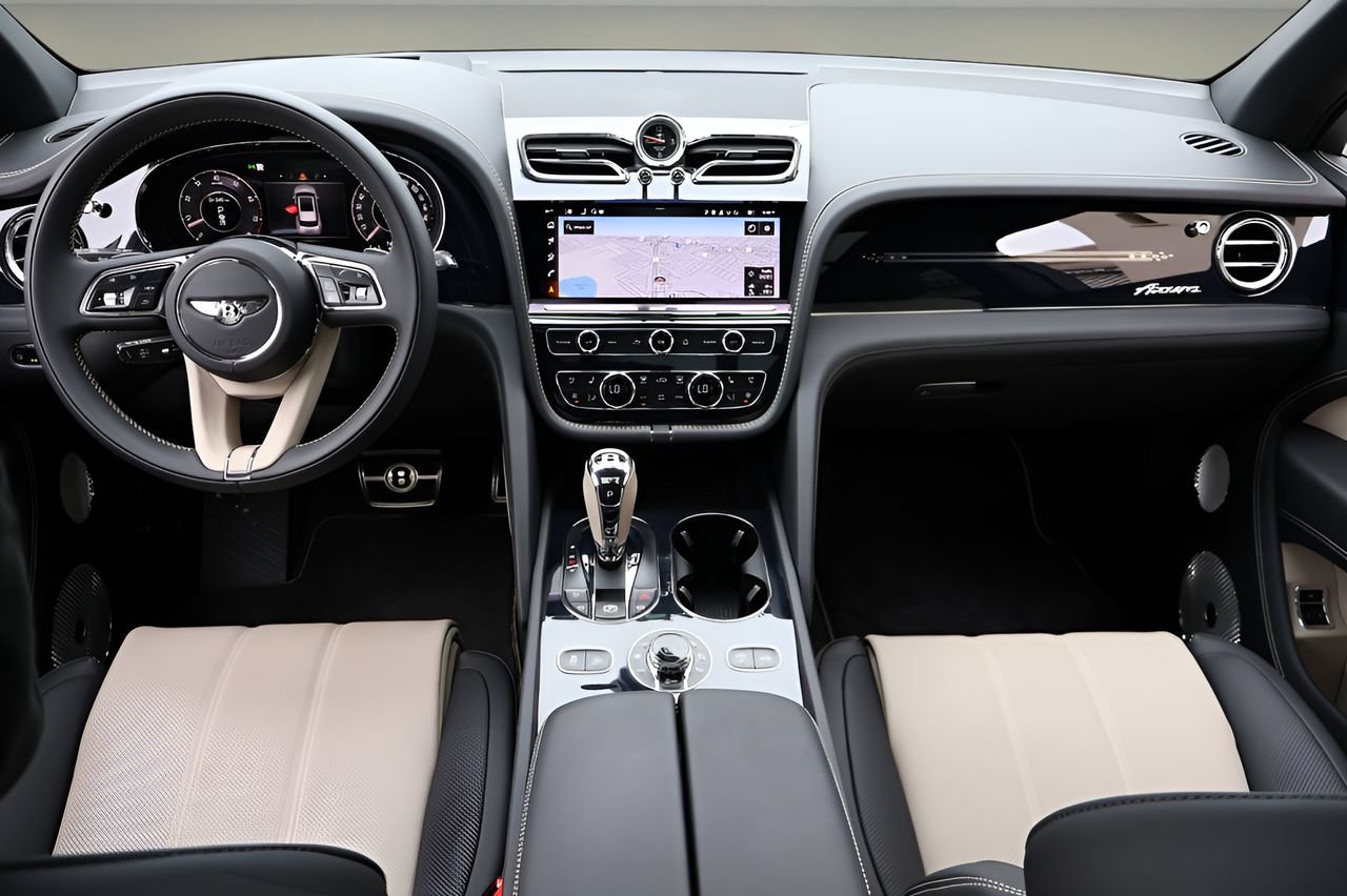 Used 2025 Bentley Bentayga Extended Wheelbase AWD/4WD image 4