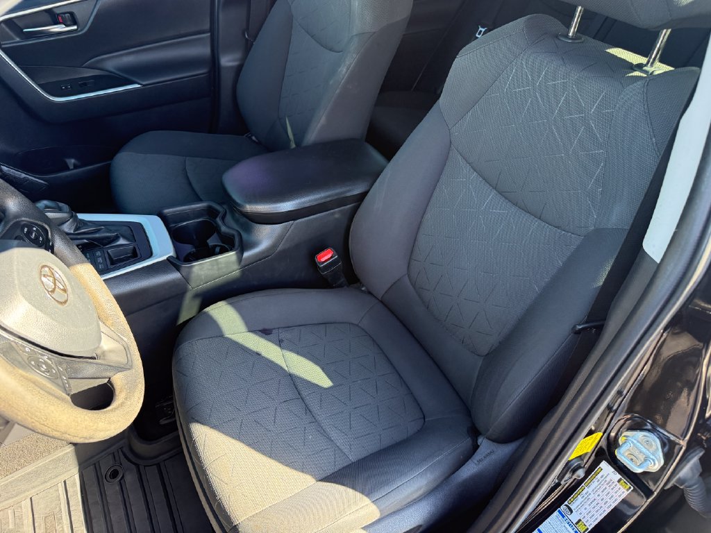 Used 2021 Toyota RAV4 XLE AWD/4WD image 13