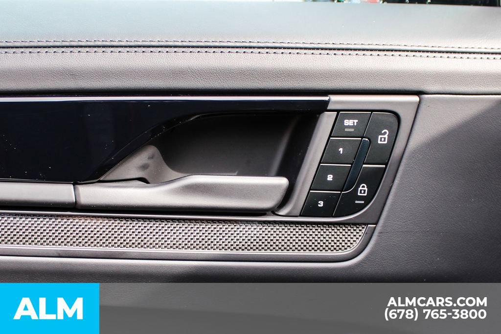 Used 2025 Porsche Cayenne GTS w/ Technology Package image 34