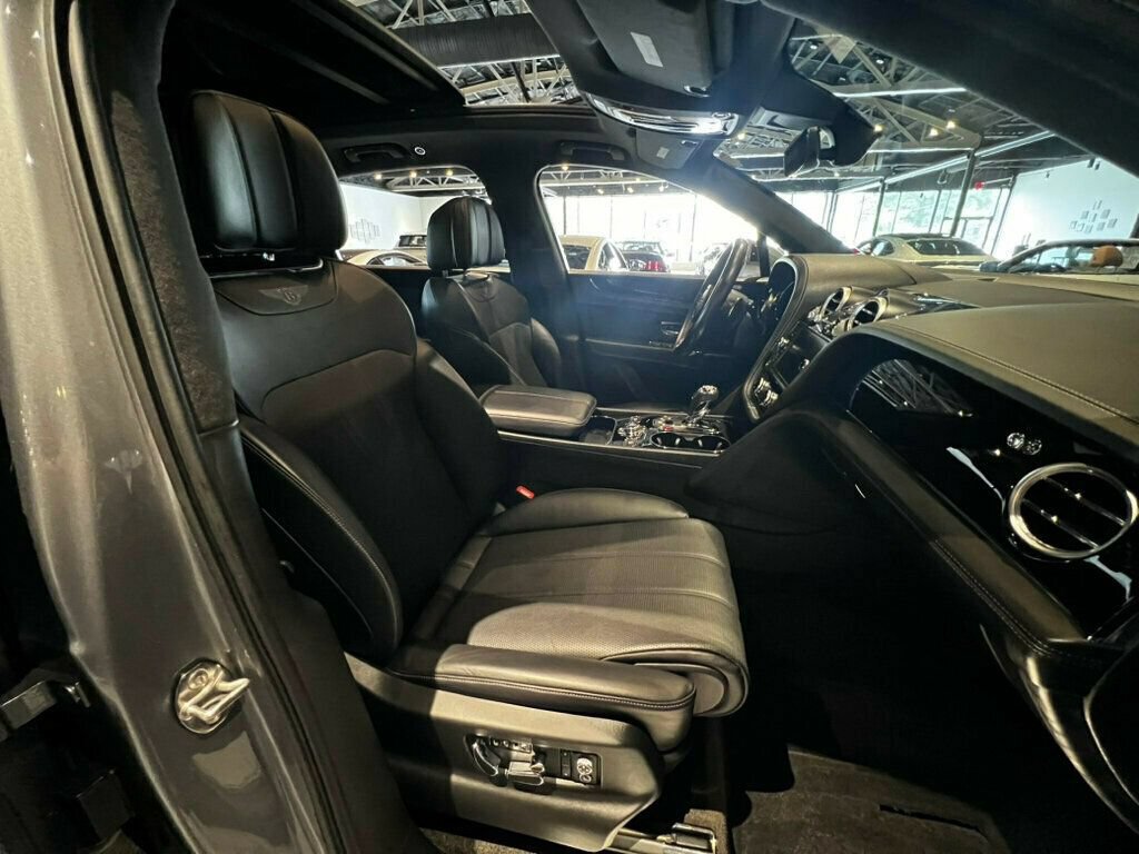 Used 2018 Bentley Bentayga AWD/4WD image 20