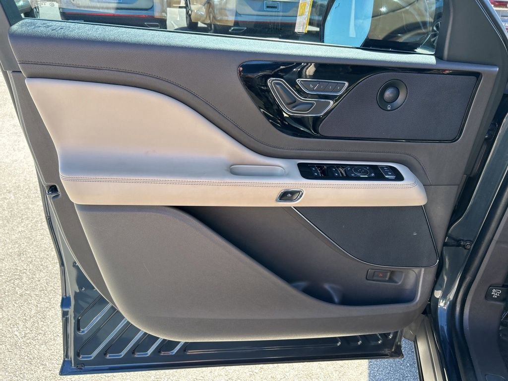 Used 2022 Lincoln Aviator Reserve w/ Elements Package Plus image 16