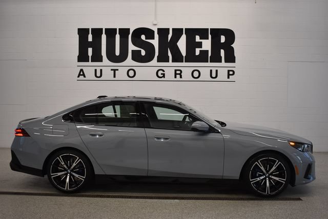 New 2027 BMW 550e xDrive w/ Premium Package AWD/4WD image 2