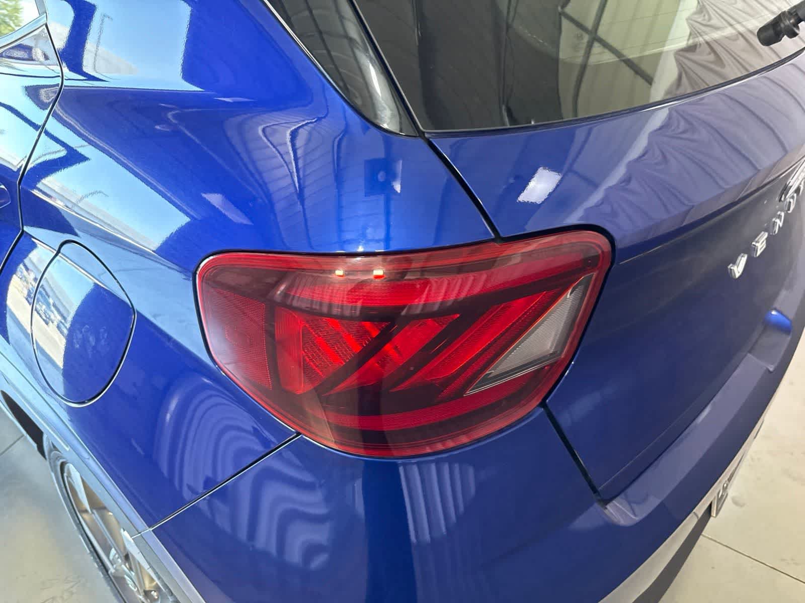 Used 2023 Hyundai Venue Limited FWD image 12