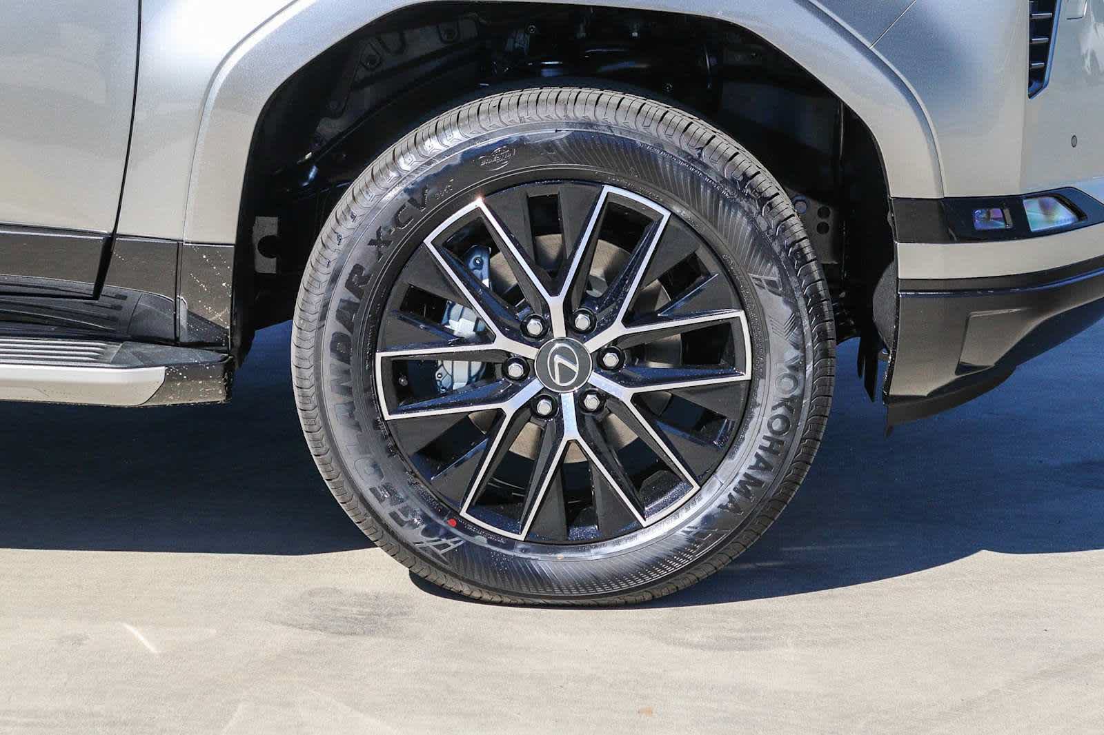 New 2026 Lexus GX 550 w/ Accessory Package (2T) AWD/4WD image 9