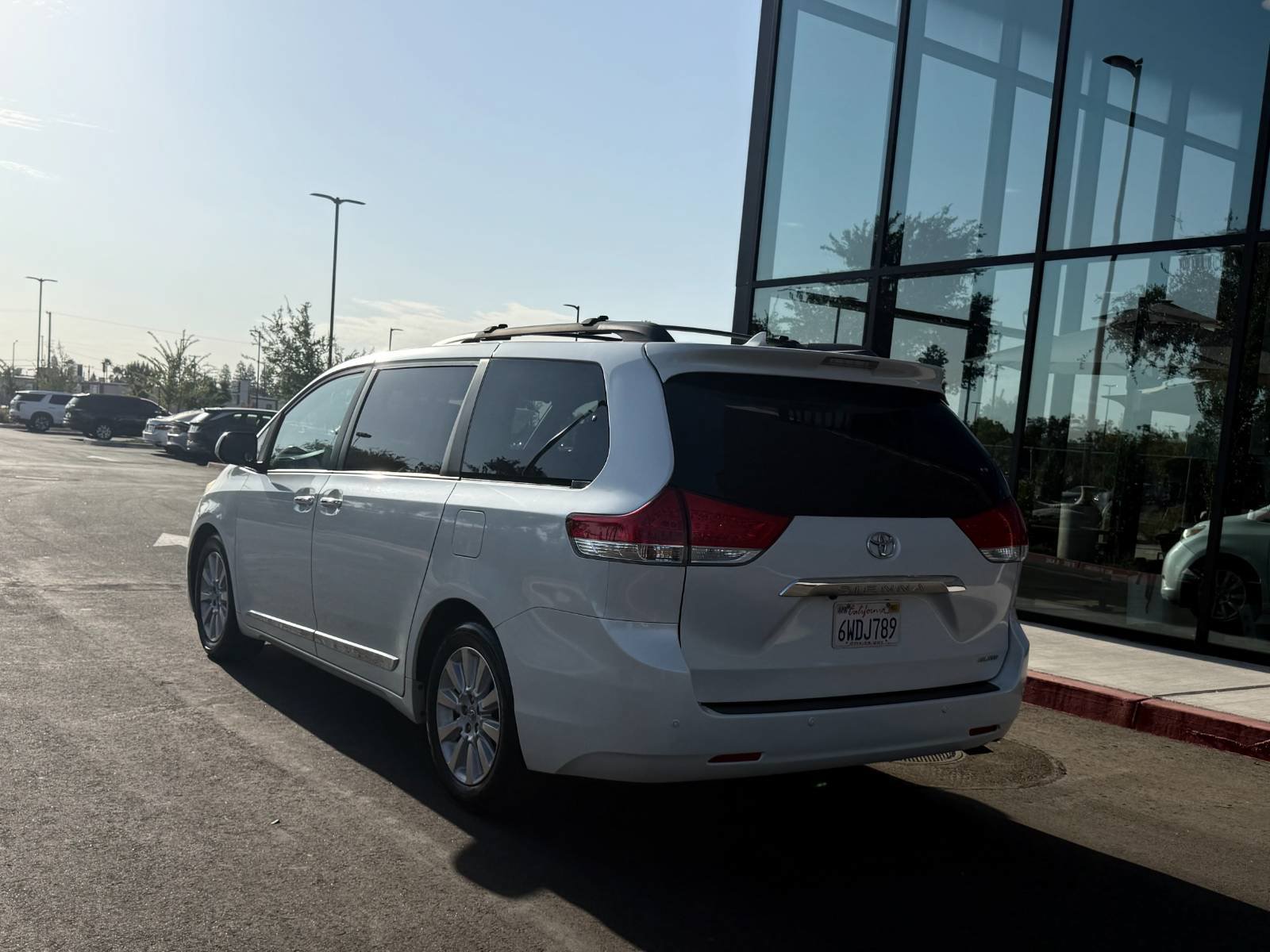 Used 2012 Toyota Sienna Limited w/ Premium Pkg FWD image 8