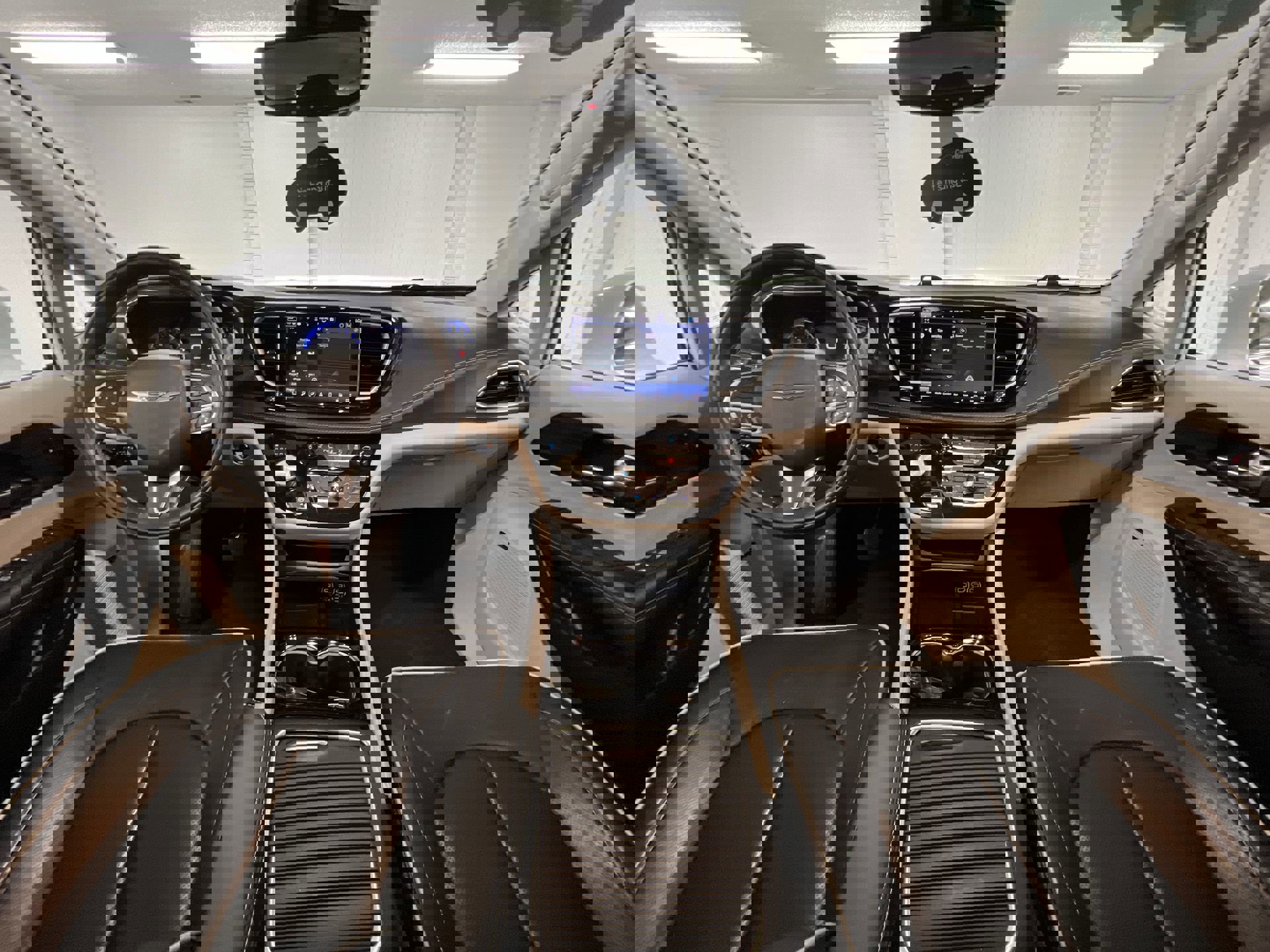 Used 2022 Chrysler Pacifica Limited image 57